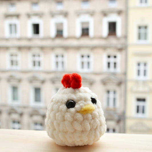 Kurka na szydełku pluszowa kura handmade na breloczku