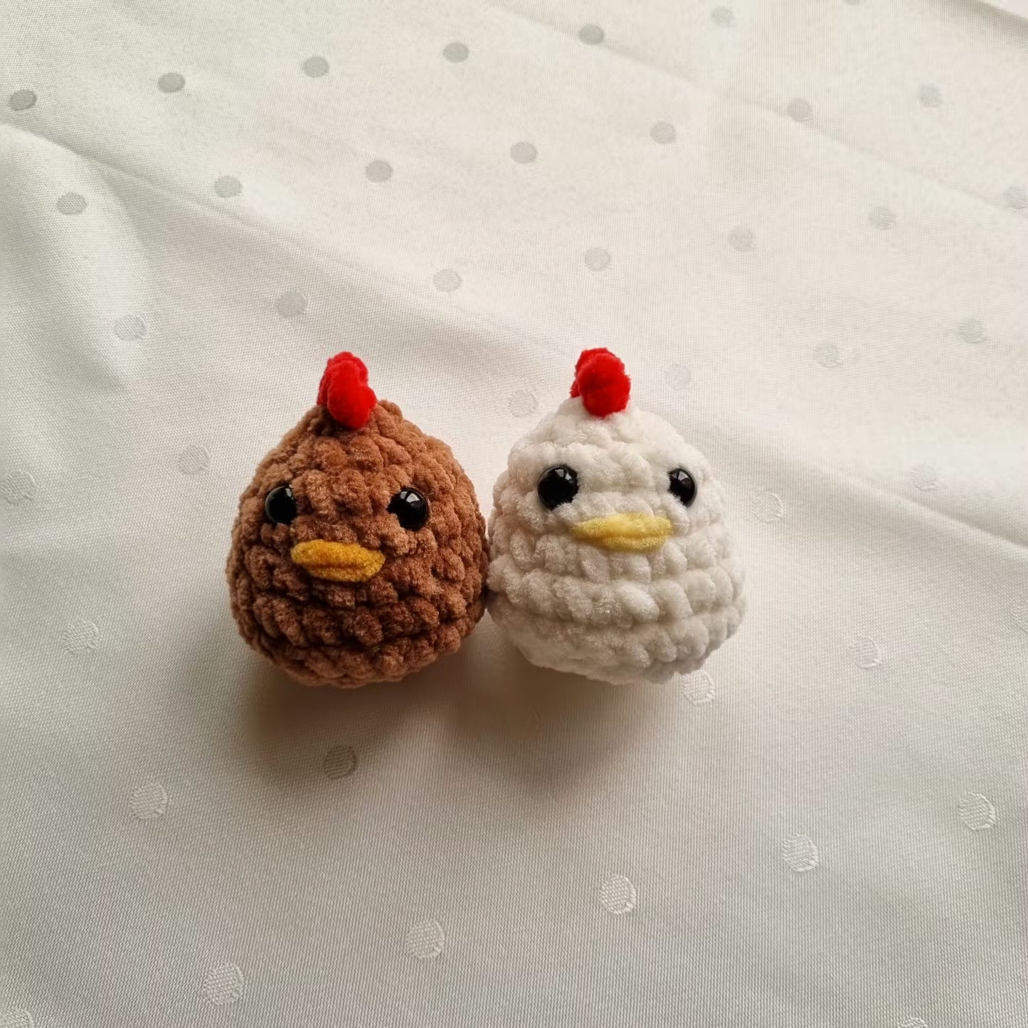 Kurka na szydełku pluszowa kura handmade na breloczku