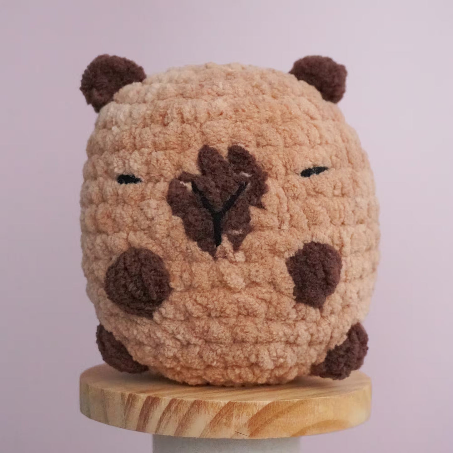 pluszowa kapibara amigurumi na szydelku